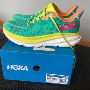 Men’s Hoka Clifton 9 running shoes, Size 9.5